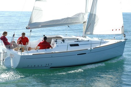 Charter Sailboat BENETEAU FIRST 25.7 Arzon