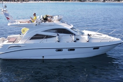 Hire Motorboat Sealine F34 Pefkochori