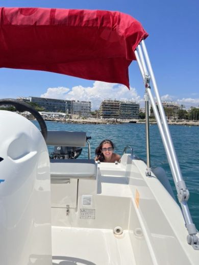 Saint-Laurent-du-Var Without license Karel V160 alt tag text