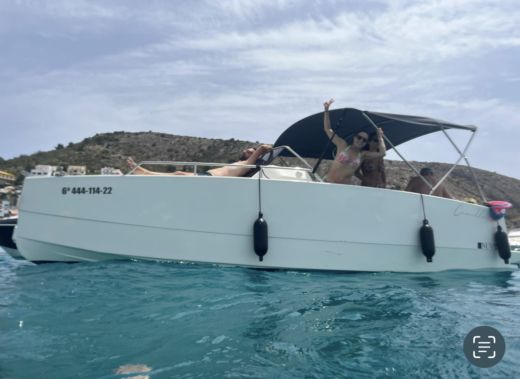 Altea Motorboat Nuva M6 CABIN alt tag text