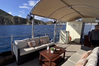 Alquiler Lancha Custom Catamaran 32 Cabo San Lucas
