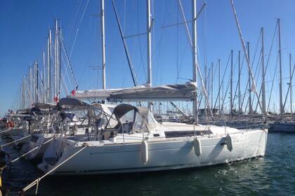 Rental Sailboat BENETEAU OCEANIS 37 Toulon