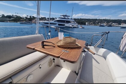 Rental Sailboat Jeanneau Fantasia Antibes