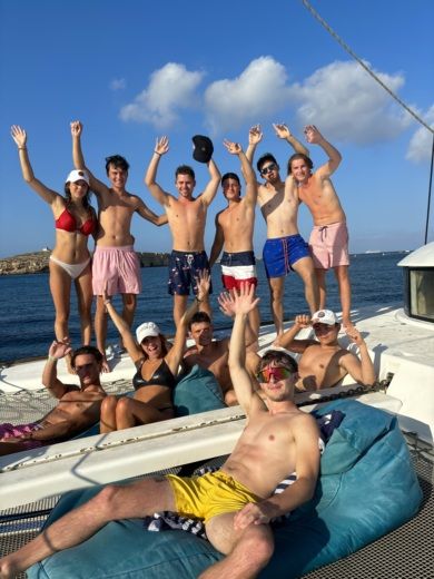 Слима Catamaran Lagoon 410 alt tag text