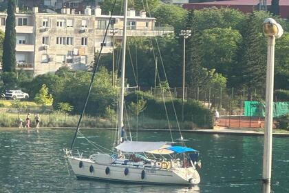 Charter Sailboat Bavaria Bavaria 42 Marina di Montenero