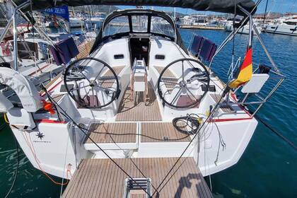 Rental Sailboat Jeanneau Sun Odyssey 349 - 2 cab. Golfo Aranci