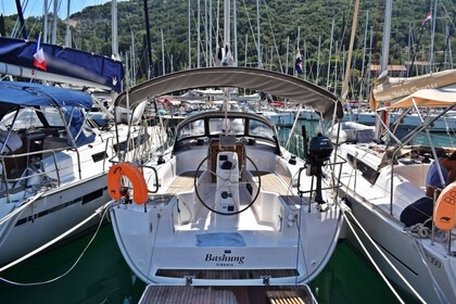 Hire Sailboat Bavaria Yachtbau Bavaria Cruiser 34 - 2 cab. Zaton