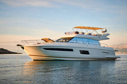 Charter Motor yacht Jeanneau Prestige 550 Fly Primošten
