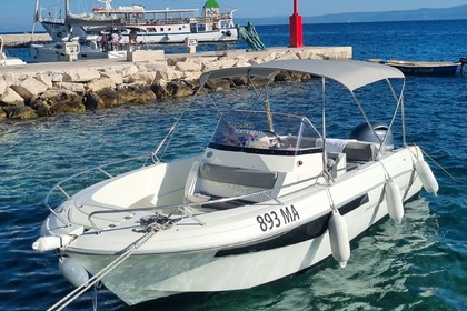 Hire Motorboat Atlantic Marine 670 open Makarska