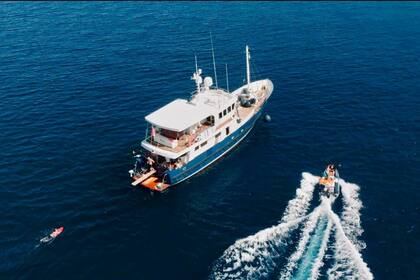 Rental Motor yacht EPIC BOAT Vripack Yacht Expeditions Athens