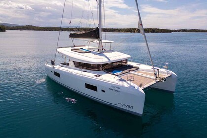 Hire Catamaran Lagoon-Bénéteau Lagoon 42 - 4 + 2 cab. Šibenik