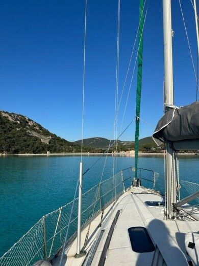 Sari-Solenzara Sailboat Beneteau Océanis 351 alt tag text