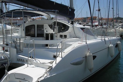 Rental Catamaran Fountaine Pajot Lavezzi 40 Punat