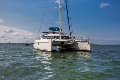 Location Catamaran Foutaine Pajot Lavezzi 40 Royan