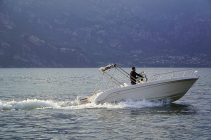 Aluguel Lancha Saver 690 Open Malcesine
