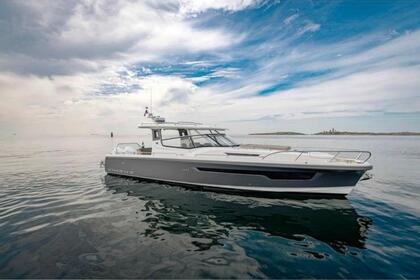 Hire Motorboat Nimbus Nimbus W11 Ajaccio