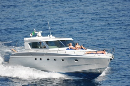 Location Bateau à moteur FERRETTI 47 HT Amalfi