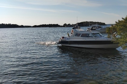 Hyra båt Motorbåt Bella Falcon Fantino 26 Vaxholm