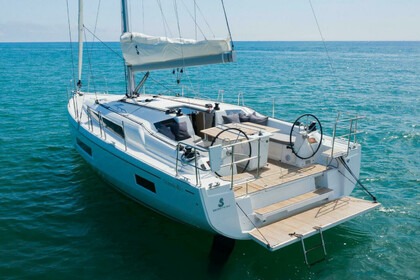 Charter Sailboat  Oceanis 40.1  Nea Peramos