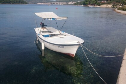 Rental Boat without license  Pasara 5 HP Hvar