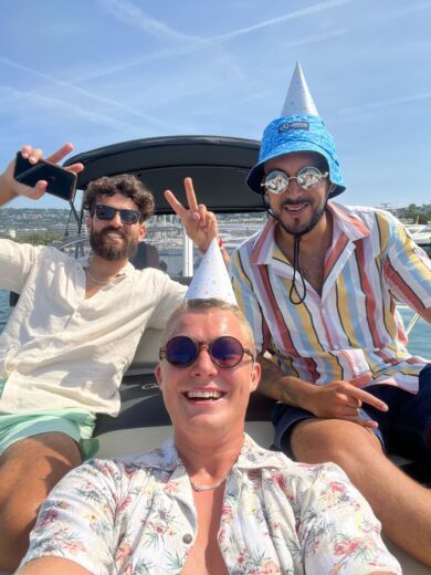 Cannes Motorboat Quicksilver Activ 875 Sundeck alt tag text