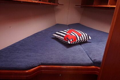 Rental Sailboat BAVARIA 38 CRUISER Lemmer