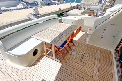 Location Yacht à moteur DOQUEVE 58 Antibes