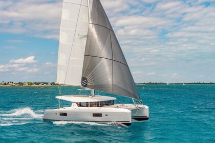 Charter Catamaran Lagoon-Bénéteau Lagoon 42 - 4 + 2 cab. Zaton