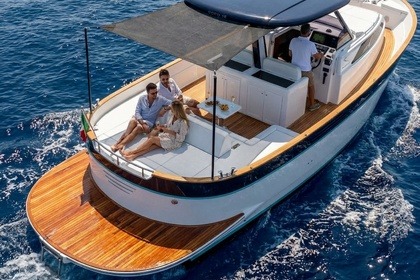 Hyra båt Motorbåt Apreamare Gozzo 35 Positano