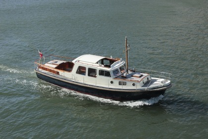Hire Motorboat P. Valk Yachts Franeker Valkvlet 11.30 OK/AK Vila Nova de Gaia
