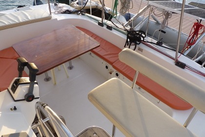 Rental Catamaran LAGOON 410 Le Grau-du-Roi