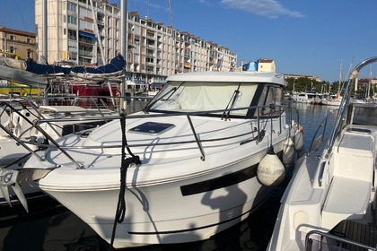 Hire Motorboat Jeanneau Merry fisher Toulon