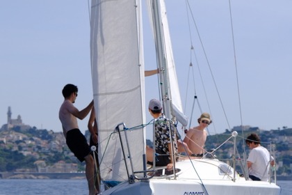 Hyra båt Segelbåt Navigation à la voile, en famille ou entre amis Découverte à la voile de Marseille Marseille