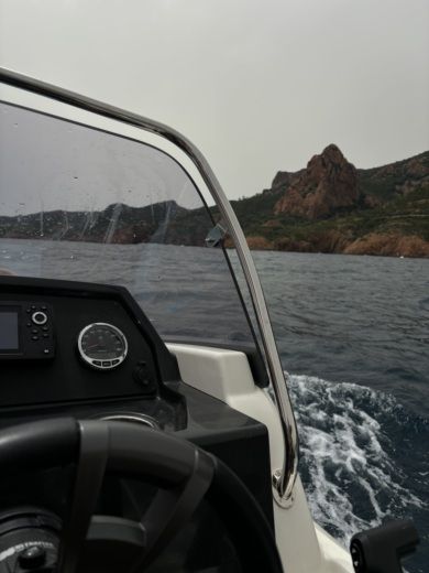 Μαντελιέ-λα-Ναπούλ Motorboat Quicksilver Activ 605 Sundeck alt tag text