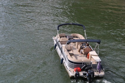 Hire Motorboat Bennington Q SERIES Paris