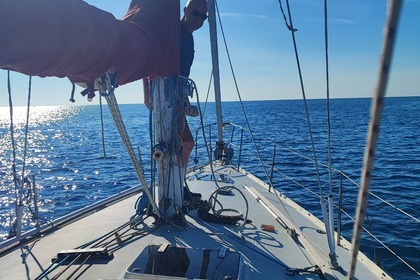 Hire Sailboat Dufour 36 Fréjus
