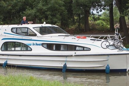 Charter Houseboat Comfort Caprice Branges