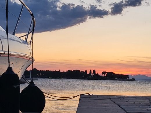 Σπλιτ Motorboat JEANNEAU PRESTIGE 46 FLY alt tag text