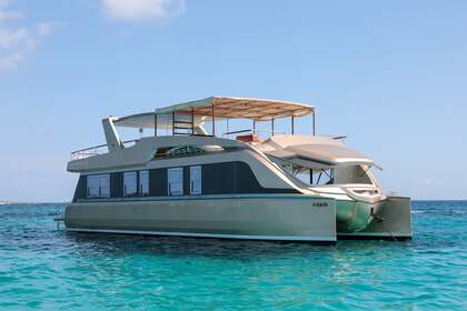 Hire Motor yacht A Sea Venture Goldfinger La Savina