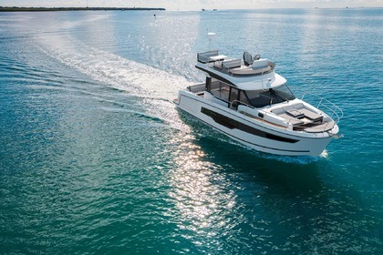 Charter Motorboat Jeanneau MERRY FISHER 1095 FLY Bormes-les-Mimosas
