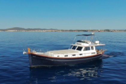 Charter Motorboat MENORQUIN 16 mts. Porto Cristo