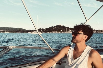 Hire Motorboat Pacific Craft 690 Day Cruiser Hyères