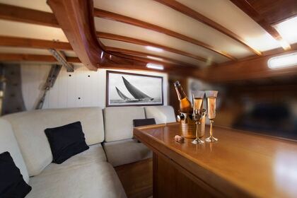 Rental Sailboat Sublime Voilier privatisé Unique Marseille