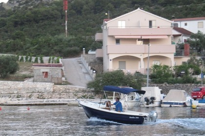 Charter Motorboat NAUTIKA 500 Open Vinišće