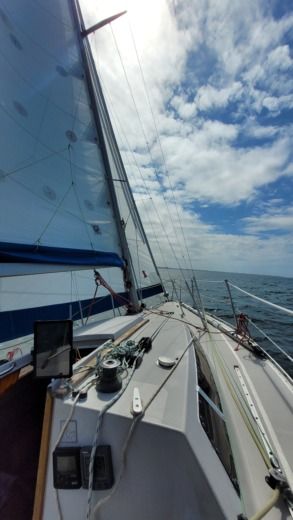 Arzon Sailboat Jeanneau Aquila alt tag text