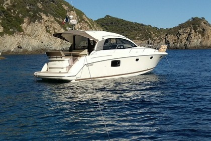 Hire Motorboat JEANNEAU 390s Antibes