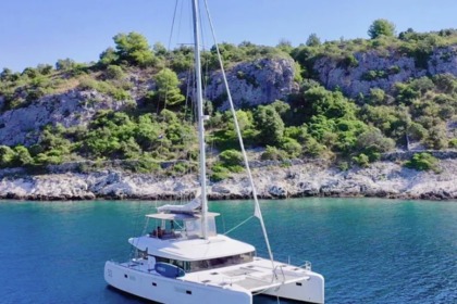 Charter Catamaran Lagoon Lagoon 52 F - 4 + 2 cab. Pirovac