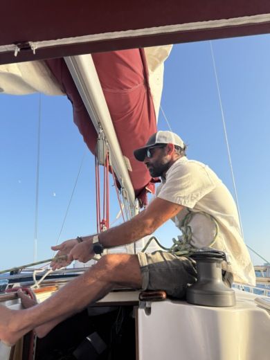 Barcelona Sailboat Dufour Gibsea 43 alt tag text