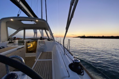 Location Voilier Beneteau OCEANIS 38.1  GTE Saint-Gilles-Croix-de-Vie