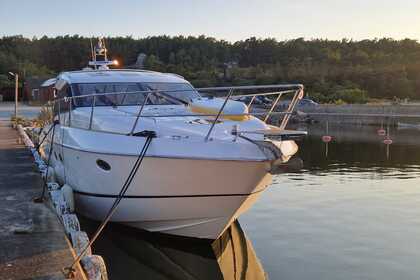 Rental Motor yacht Princess V53 Makarska